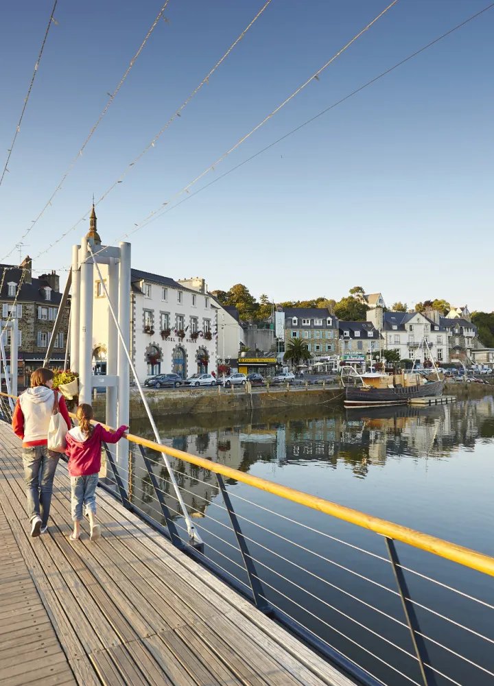 Passerelle au dessus du Port de Binic