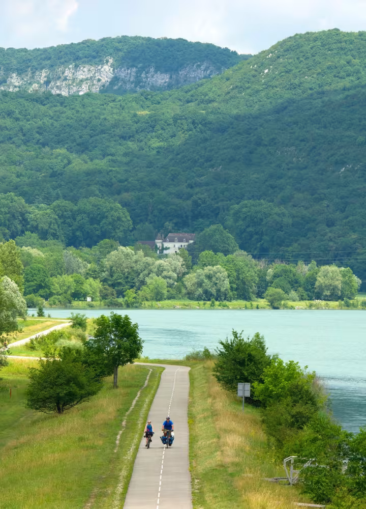 Piste cyclable le long du Rhôna