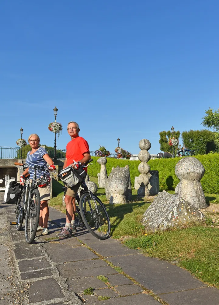 Sculptures en pierre à Briare - La Loire à vélo
