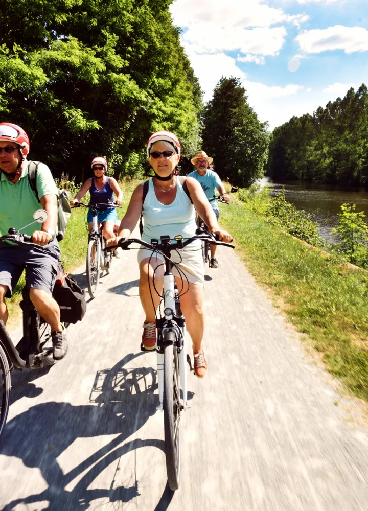 Chemin de halage sur La Vélo Francette - Montgiroux