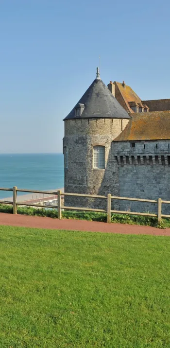 Avenue Verte London-Paris devant le château de Dieppe