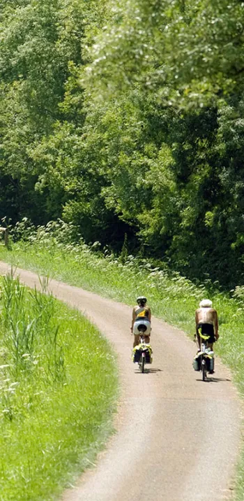 Ein Radwanderweg entlang des Nivernais-Kanals