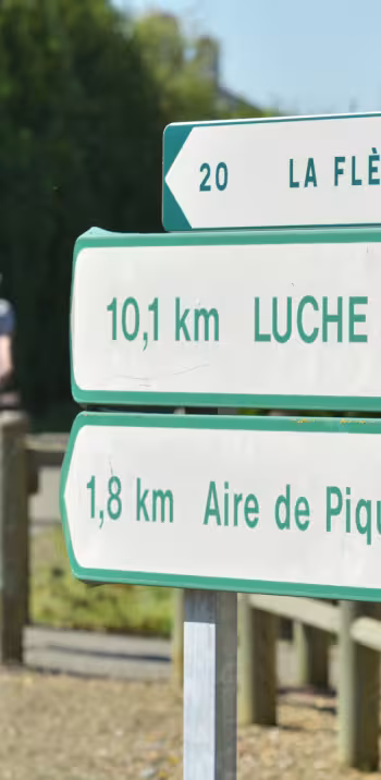 Balisage et panneau vélo dans la Vallée du Loir