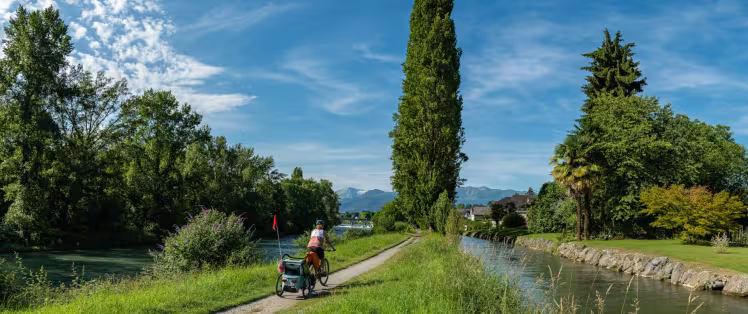 Voie verte à vélo aux abords de Nay - La Vélosud