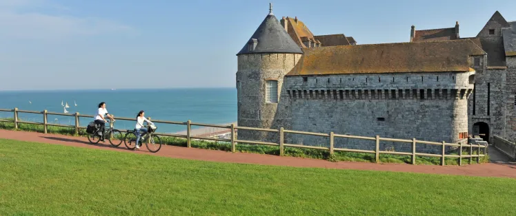 Avenue Verte London-Paris devant le château de Dieppe