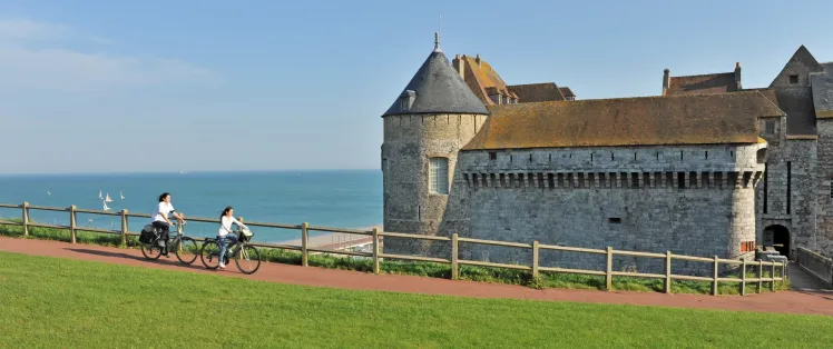 Avenue Verte London-Paris devant le château de Dieppe