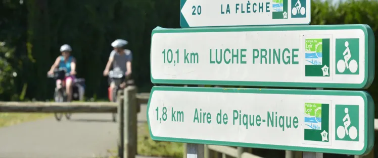 Balisage et panneau vélo dans la Vallée du Loir