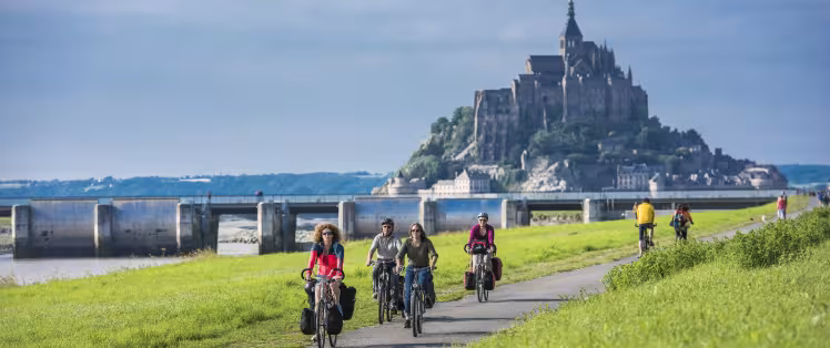 Merveilleuse arrivée au Mont-Saint-Michel à vélo