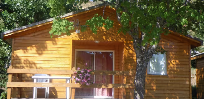 Camping Les Auches chalet à Ancelle, vallée du Champsaur