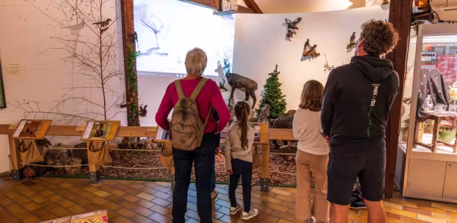 Famille au Musée