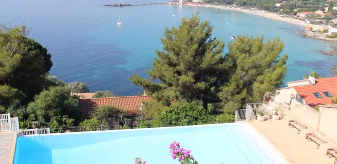 Vue mer et la piscine