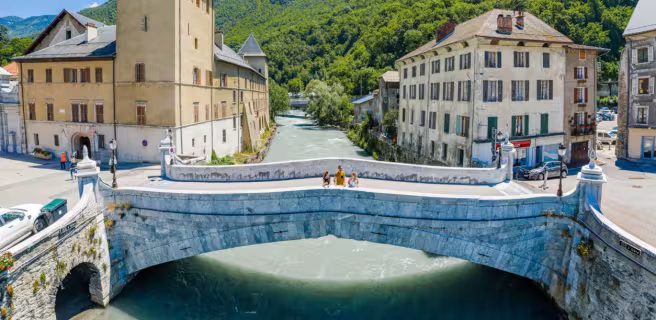 Le vieux pont / L'Isère