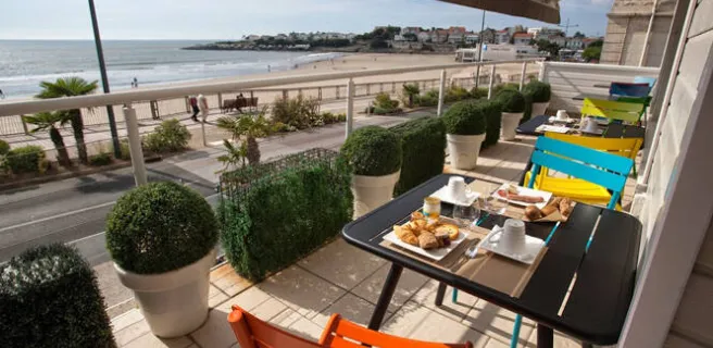 Hôtel The Originals Miramar