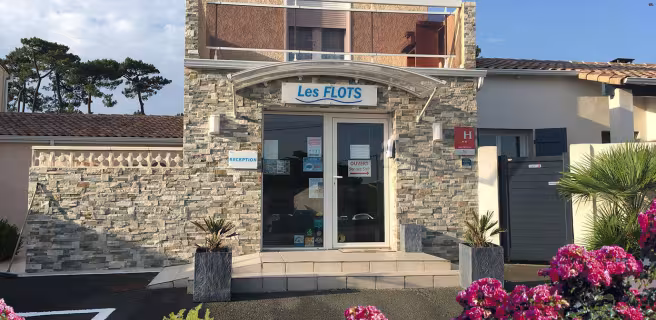 Les Flots Hotel & Residence