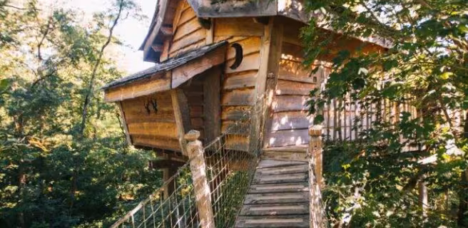 La cabane perchée - Colline de boutiès