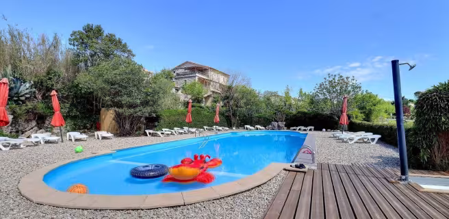 Le Mas Boyer avec grand parc arboré et piscine commune