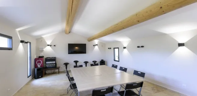 salle de séminaire équipée