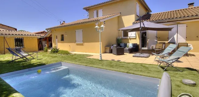Chambres d'hôtes avec piscine "Chez Laurence et Thomas" à Cercié, dans le Beaujolais - Rhône.