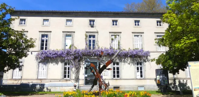 House of Memories / Maison Fuzier