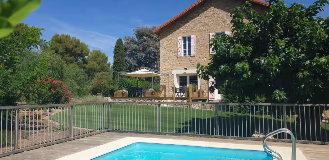 Location de gîtes avec piscine Château de la Pascalette