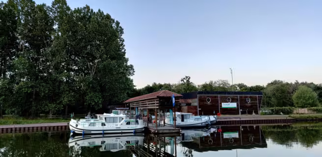 Riverly - Location de bateaux et Port