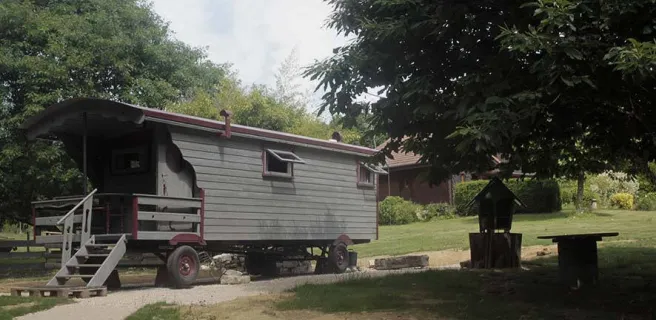 Roulotte Esmé - Au Jardin de la Vouivre
