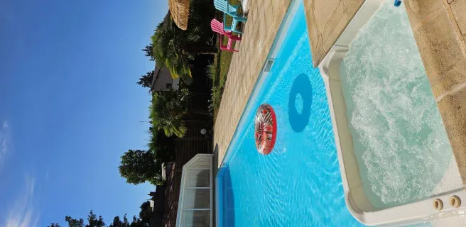 Aux chambres des Dames***