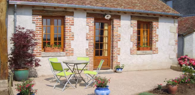 Chambres d'hôtes la Volière, l'Eglantier et la roulotte Esméralda