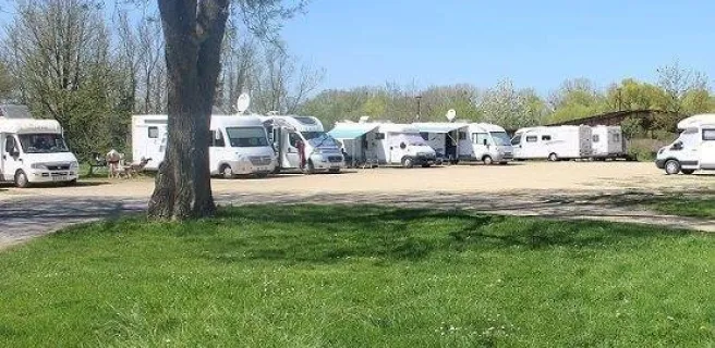 Aire de services et de stationnement camping-cars
