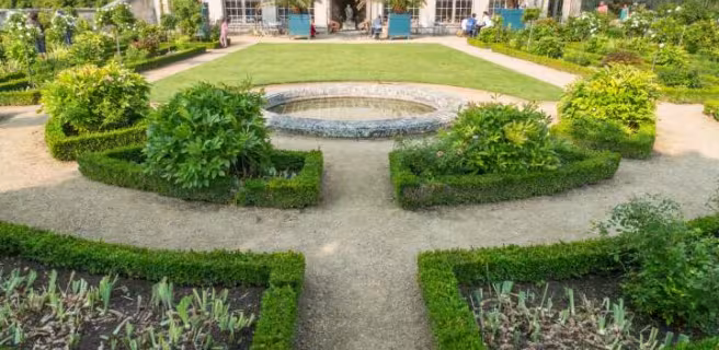 Jardin des Roses du Château de Compiègne