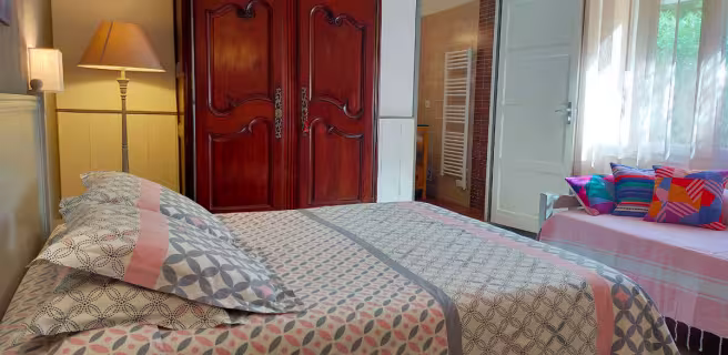SÈTE MAISON D'HÔTES L'ESCALE TRANQUILLE - CHAMBRE "GARRIGUE"