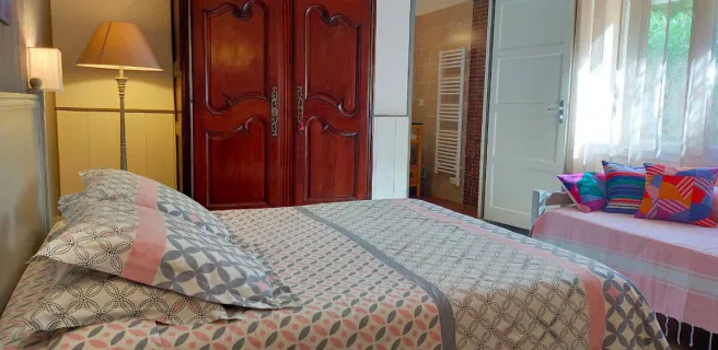 SÈTE MAISON D'HÔTES L'ESCALE TRANQUILLE - CHAMBRE "GARRIGUE"