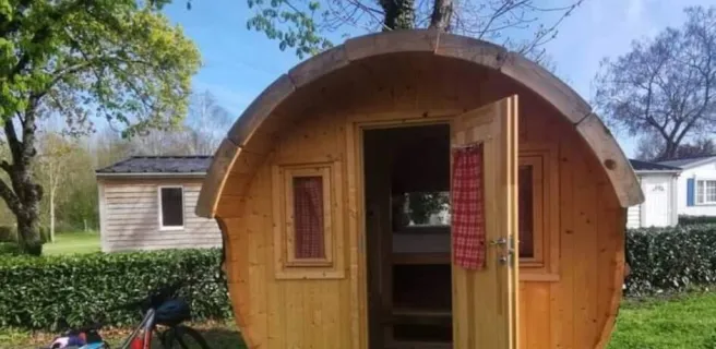 Tonneaux au camping du Lac des Varennes