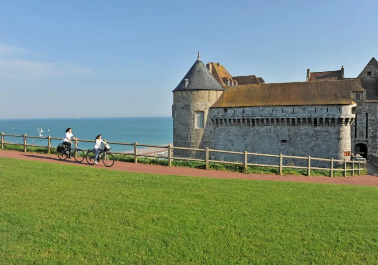 Avenue Verte London-Paris devant le château de Dieppe