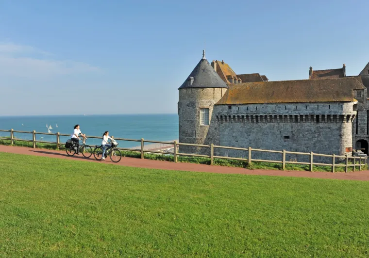 Avenue Verte London-Paris devant le château de Dieppe