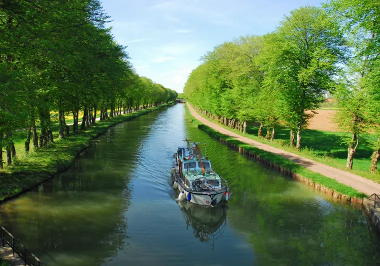 Canal entre Champagne et Bourgogne près de Cusey