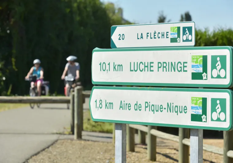 Balisage et panneau vélo dans la Vallée du Loir