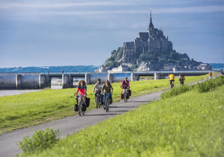 Vélo en famille au Mont St-Michel