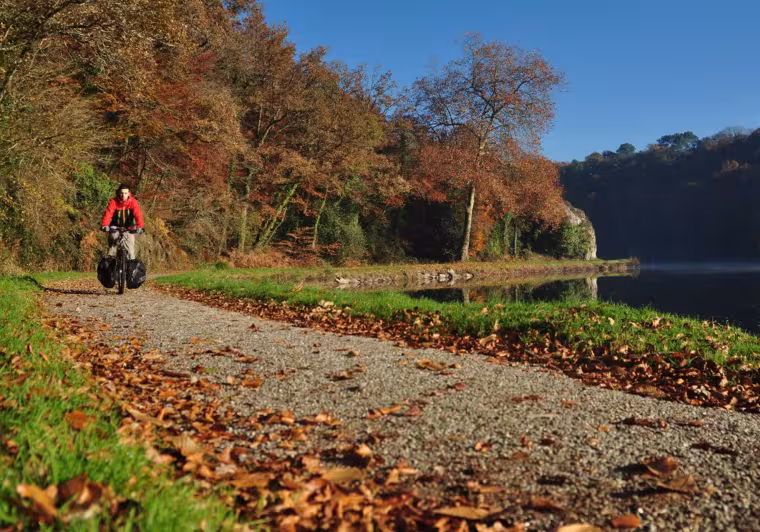 Vélo sur la voie verte le long du Blavet - Voie 8 Bretagne