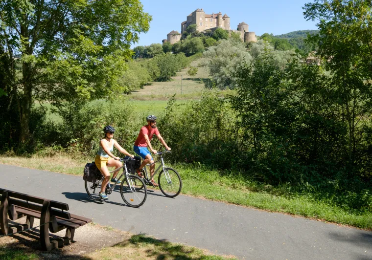 Vue sur le château de Berzé-le-Châtel
