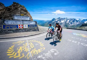 Arrivée au sommet du col du Galibier, un graal de cycliste