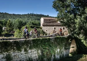 Pont de pierres vers Céreste