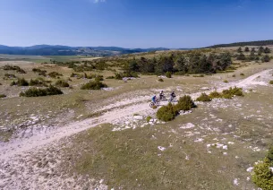 À VTT sur les chemins du Causse Méjean