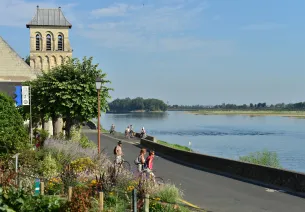 Cyclistes en bord de Loire au Thoureil