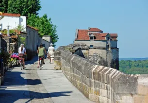 Les remparts nord de Langres 