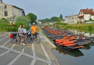 Une promenade en barque sur le marais Poitevin