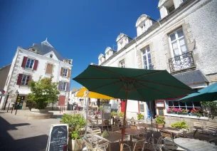 Terrace break in the port city of Le Croisic