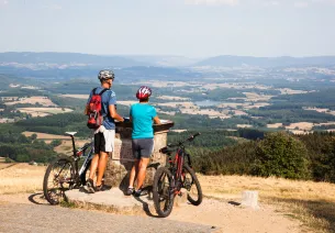 À travers le Morvan à VTT, point de vue au Mont Beuvray
