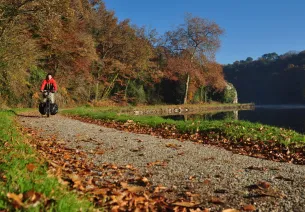 Vélo sur la voie verte le long du Blavet - Voie 8 Bretagne