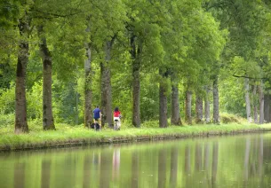 Le canal de Bourgogne à vélo vers La Bussière-sur-Ouche